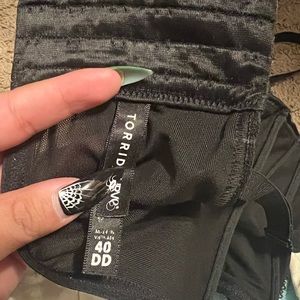 40DD Black lace push-up bra.